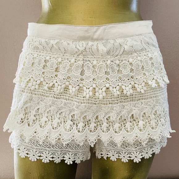 STELLA White Label Ivory FLORAL Tiered LACE SHORTS S - Picture 4 of 12